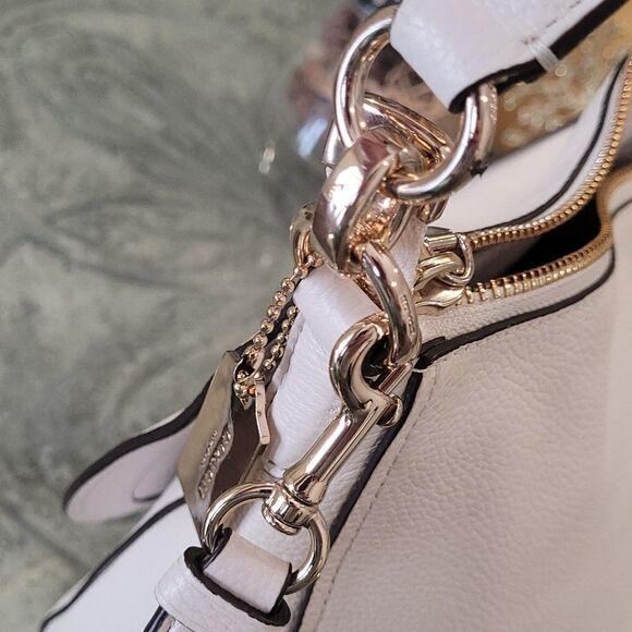 COACH Turnlock White Pebbled Leather Hobo Bag New - Picture 4 of 13